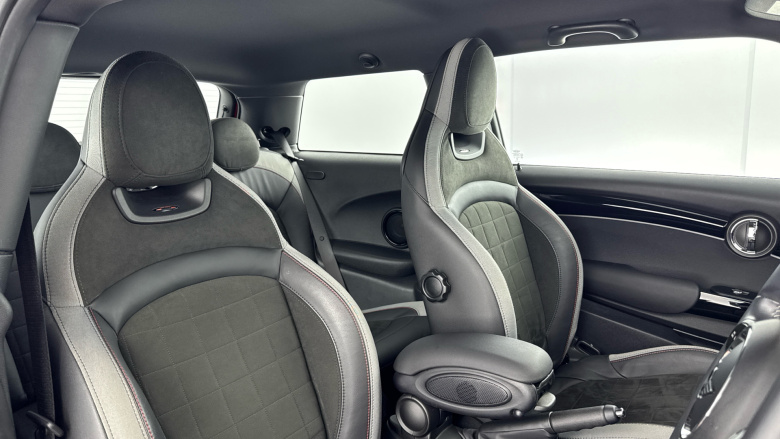 MINI Hatchback 1.5 Cooper Sport 3dr Auto [Nav Pack] Petrol Hatchback